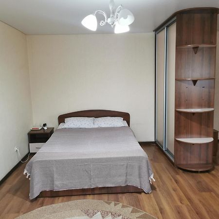 1 Комн Апартаменты В Центре Рядом С Парком Kostanay Bagian luar foto