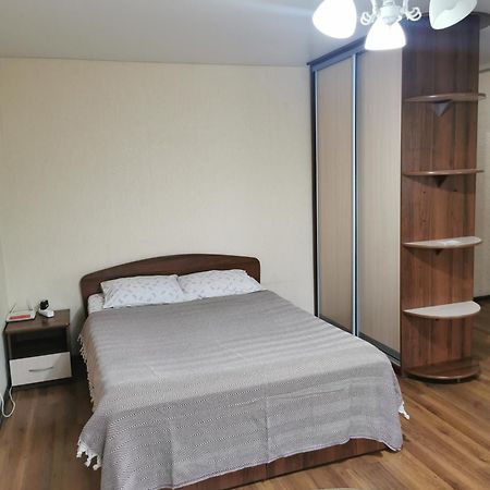 1 Комн Апартаменты В Центре Рядом С Парком Kostanay Bagian luar foto