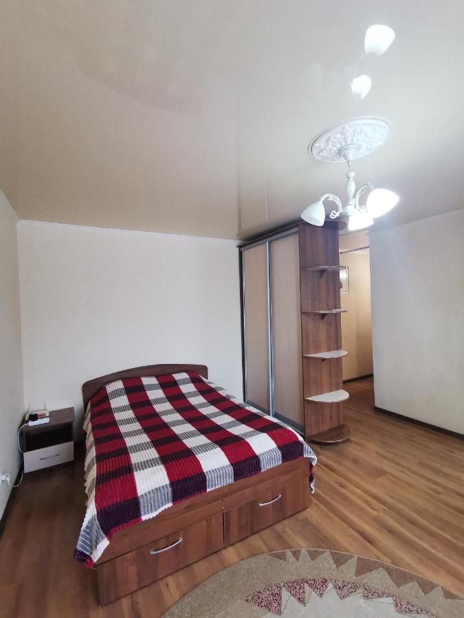 1 Комн Апартаменты В Центре Рядом С Парком Kostanay Bagian luar foto